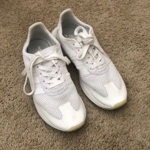 White Adidas Tennis Shoes